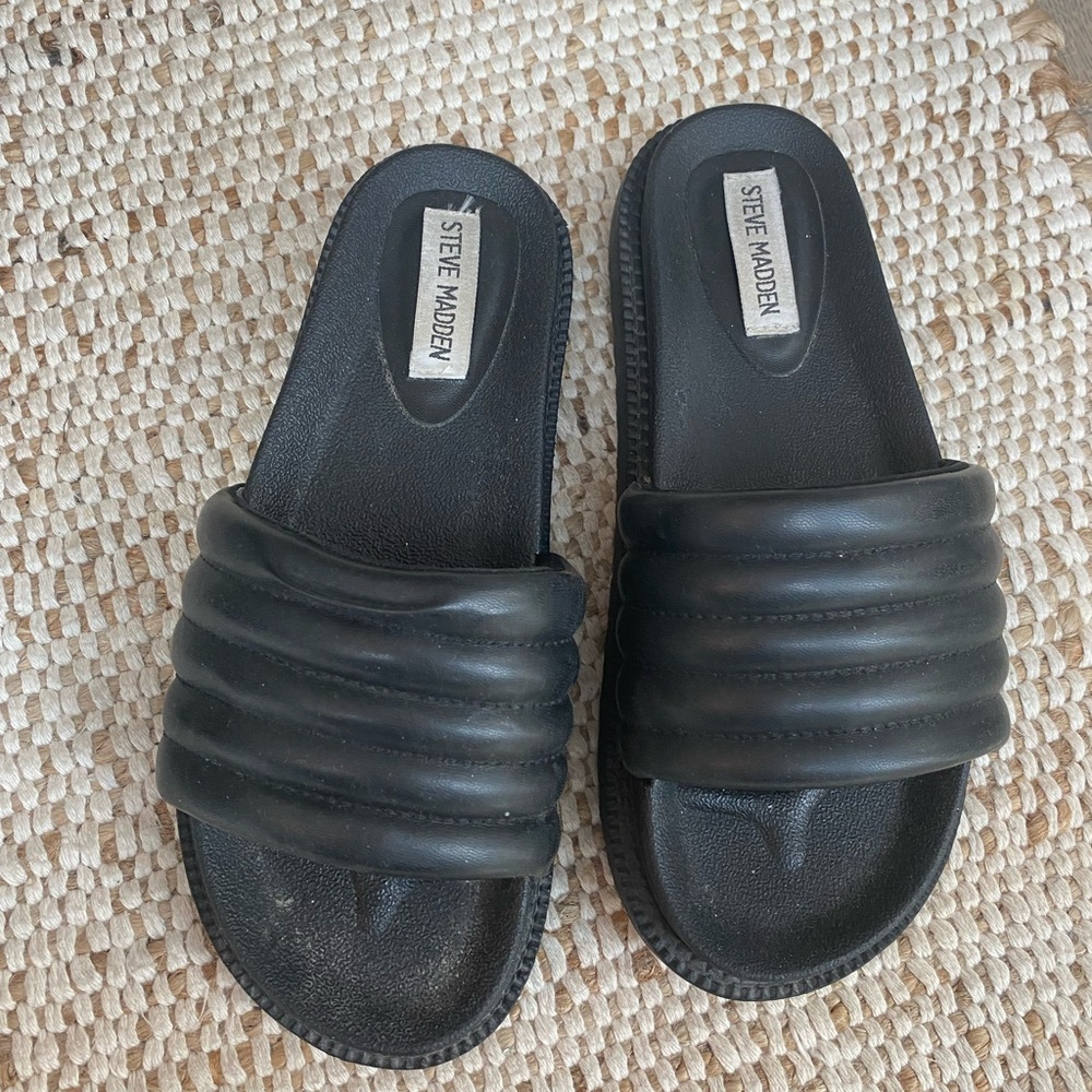 Steve Madden Slide Sandal - Black